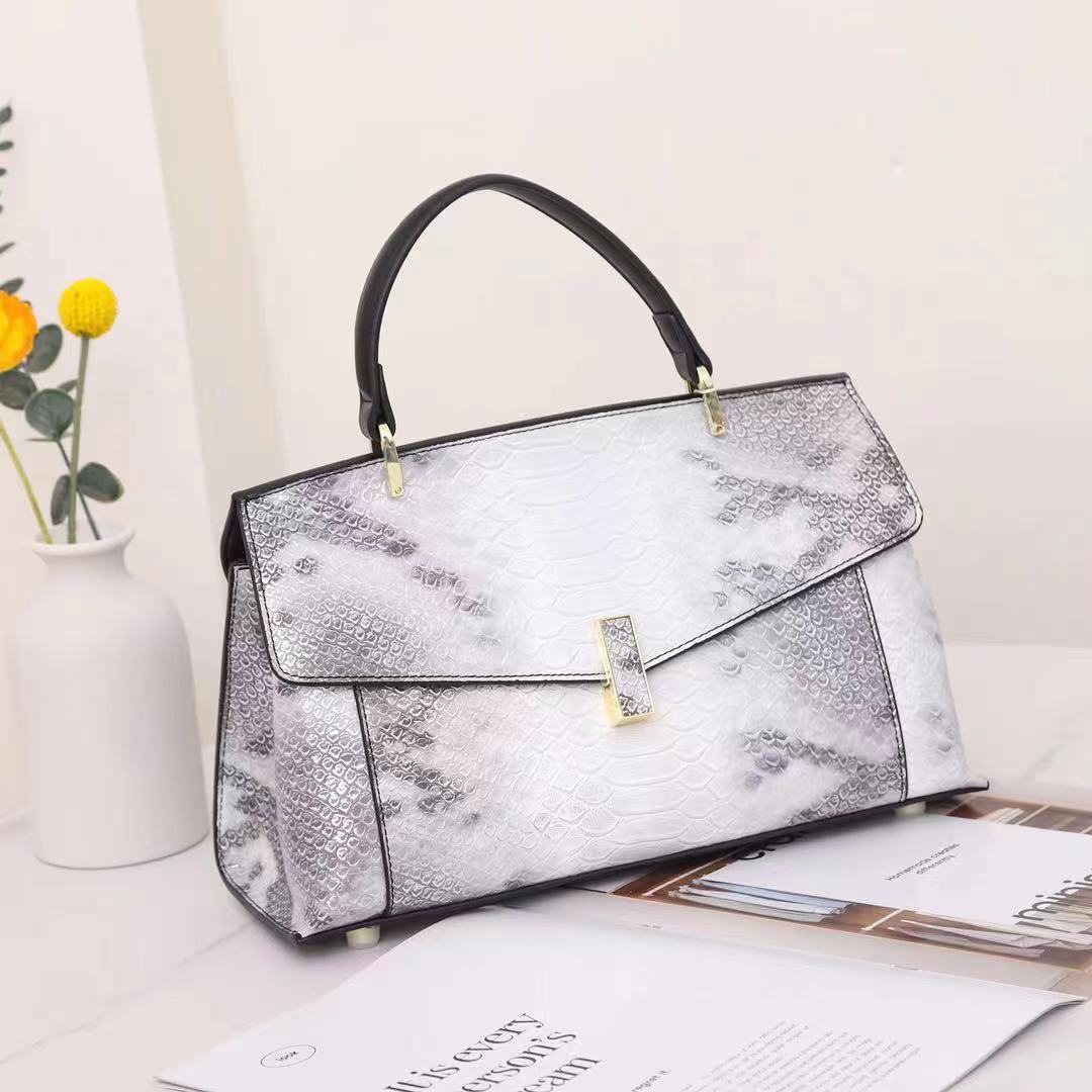 SHOULDER BAG