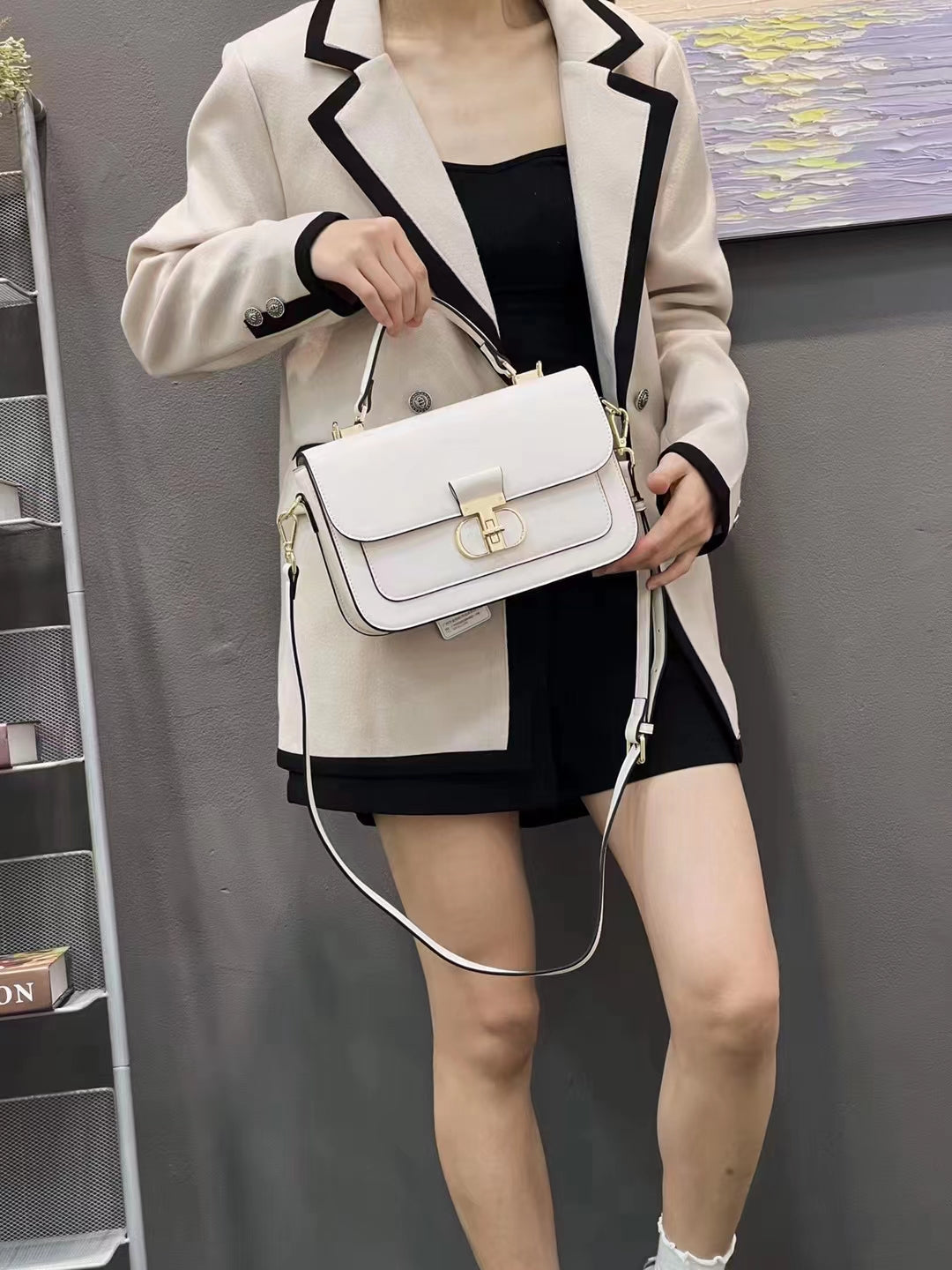 LARGE CAPACITY SHOULDER BAG