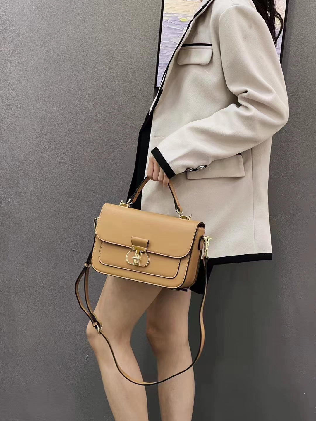 LARGE CAPACITY SHOULDER BAG