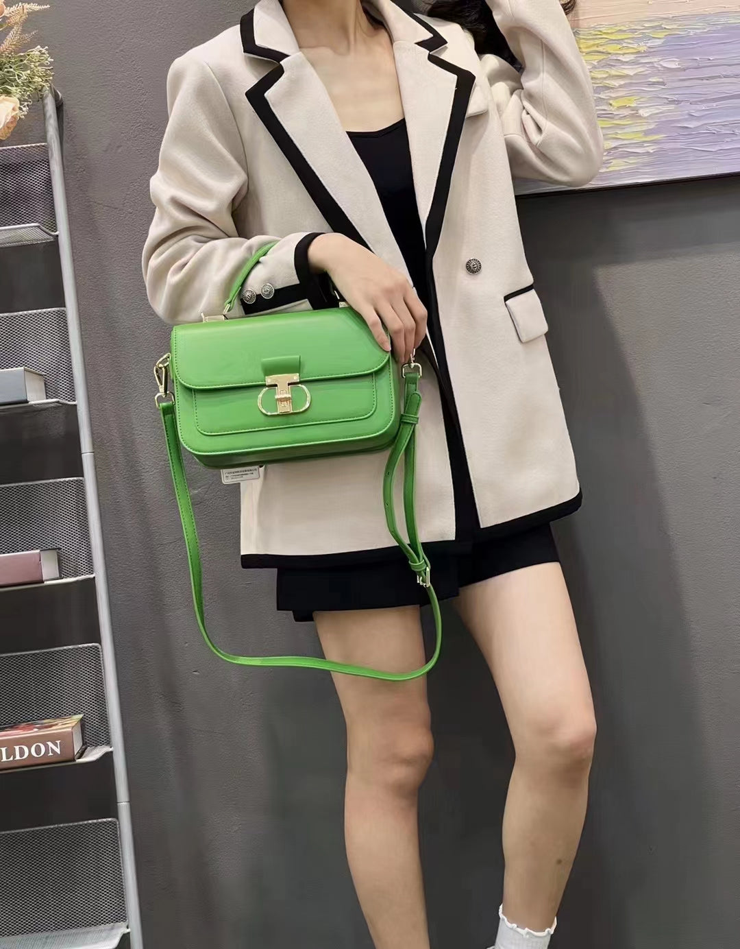 LARGE CAPACITY SHOULDER BAG